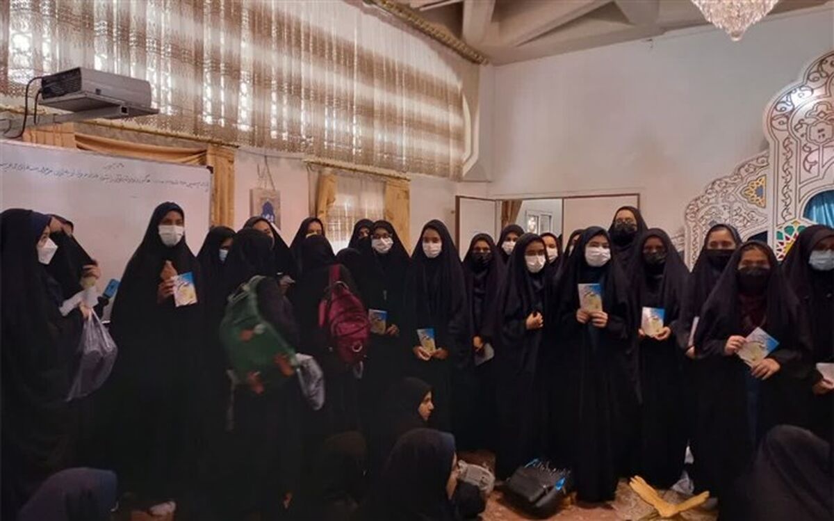 تقدیر از  «دختران بهشتی» در مراسم ترتیل‌خوانی حرم حضرت معصومه(س)