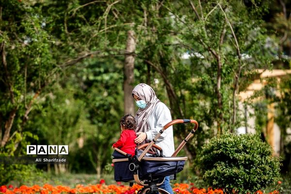 بازدید رسانه‌ای از پارک‌های مادر و کودک و مراسم افطار شهردار تهران با پاکبانان