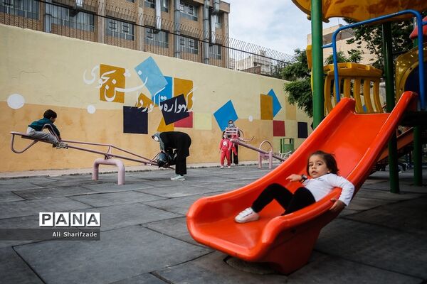 بازدید رسانه‌ای از پارک‌های مادر و کودک و مراسم افطار شهردار تهران با پاکبانان