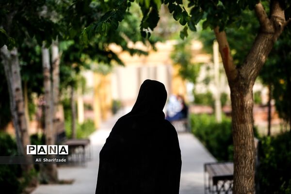 بازدید رسانه‌ای از پارک‌های مادر و کودک و مراسم افطار شهردار تهران با پاکبانان