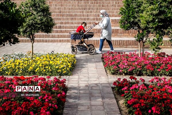 بازدید رسانه‌ای از پارک‌های مادر و کودک و مراسم افطار شهردار تهران با پاکبانان