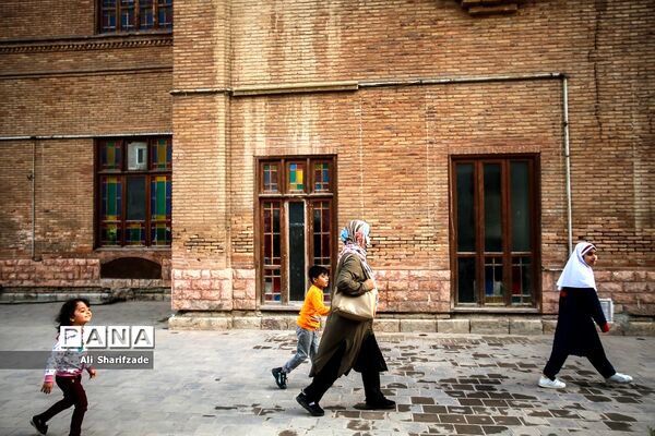 بازدید رسانه‌ای از پارک‌های مادر و کودک و مراسم افطار شهردار تهران با پاکبانان