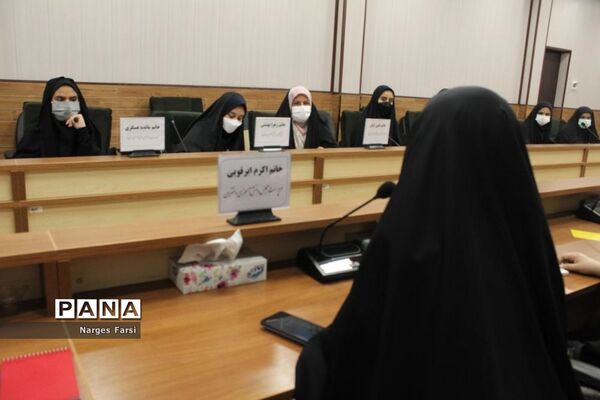 جلسه افتتاحیه  یازدهمین دوره مجلس دانش‌آموزی دختران استان قم