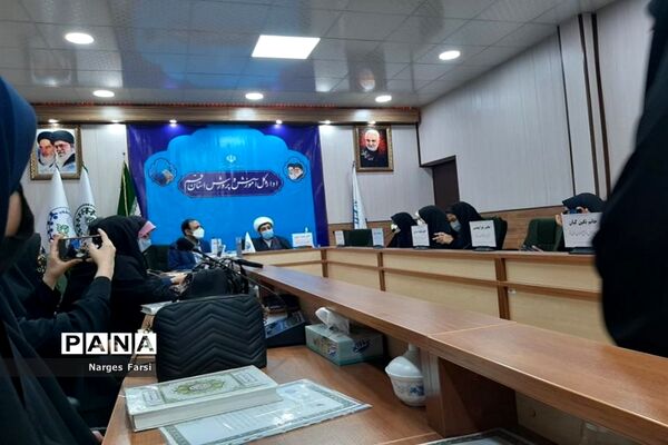 جلسه افتتاحیه  یازدهمین دوره مجلس دانش‌آموزی دختران استان قم