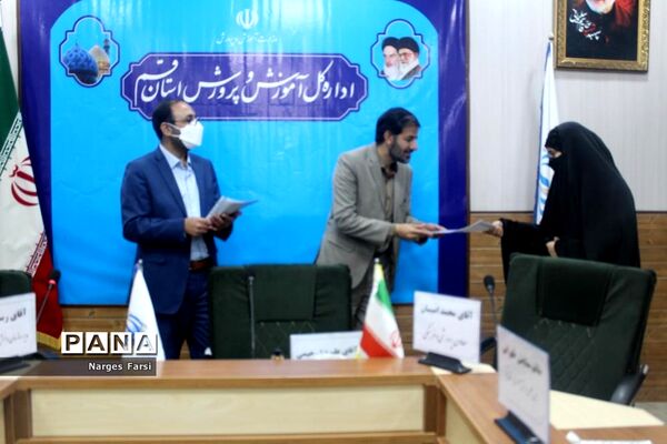 جلسه افتتاحیه  یازدهمین دوره مجلس دانش‌آموزی دختران استان قم