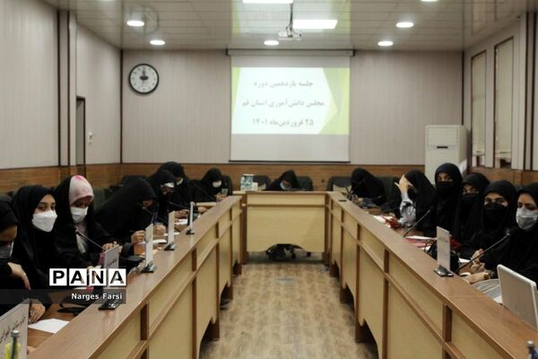 جلسه افتتاحیه  یازدهمین دوره مجلس دانش‌آموزی دختران استان قم