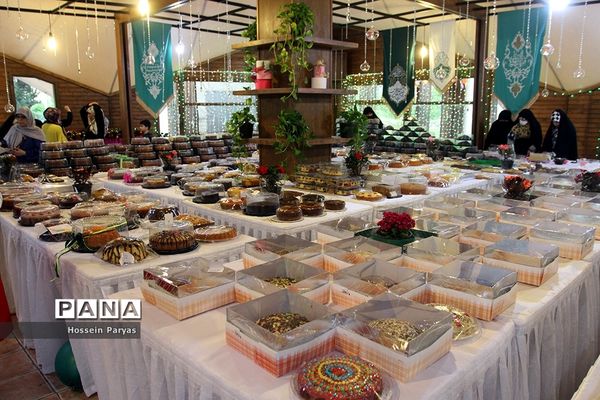 سومین جشنواره «کیک پزون نذری» در بوستان آب و آتش