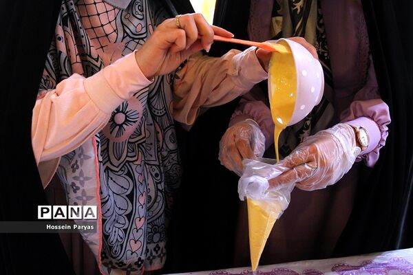 سومین جشنواره «کیک پزون نذری» در بوستان آب و آتش
