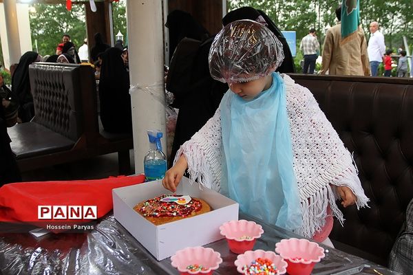 سومین جشنواره «کیک پزون نذری» در بوستان آب و آتش