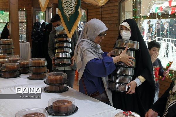 سومین جشنواره «کیک پزون نذری» در بوستان آب و آتش