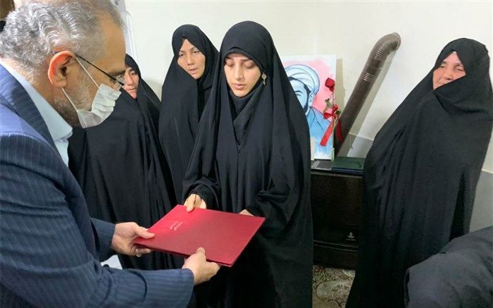 دیدار معاون پارلمانی رئیس‌جمهوری با خانواده شهید حرم رضوی