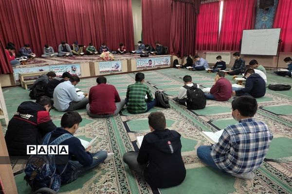 محفل انس با قرآن در دبیرستان شباهنگ ناحیه 2