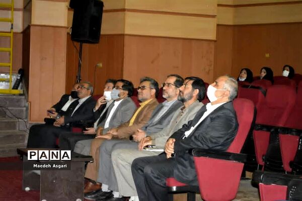 نشست هم‌اندیشی مدیران مدارس ناحیه یک قم