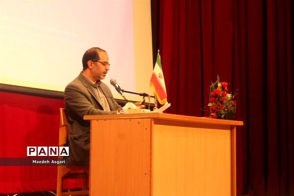 نشست هم‌اندیشی مدیران مدارس ناحیه یک قم