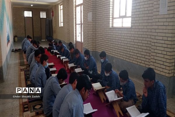 محفل انس با قرآن در دبیرستان فرهنگیان چابهار