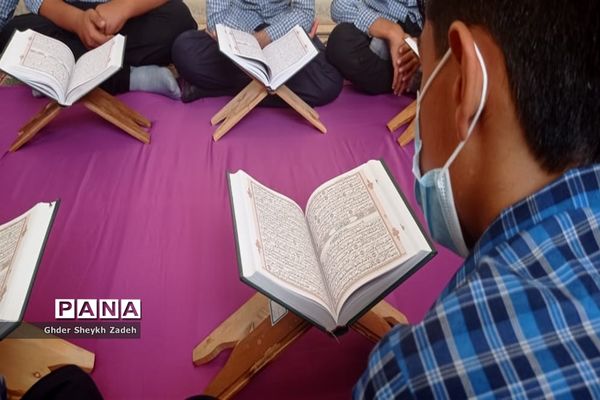محفل انس با قرآن در دبیرستان فرهنگیان چابهار