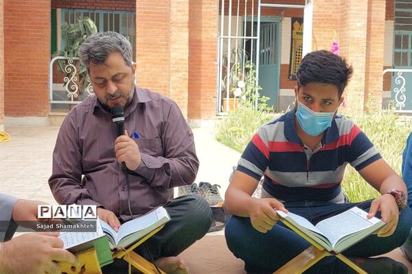 مراسم جزءخوانی قرآن کریم در دبیرستان شهید مجید‌خیاط ناحیه ۲ اهواز