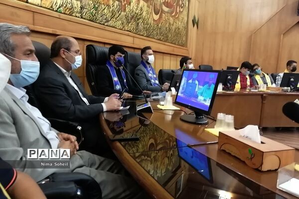 دیدار مدیرکل آموزش و پرورش فارس با جمعی از دانش‌آموزان پیشتاز