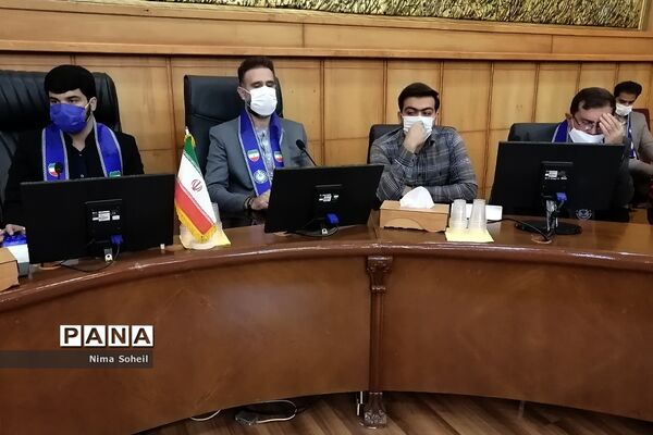دیدار مدیرکل آموزش و پرورش فارس با جمعی از دانش‌آموزان پیشتاز