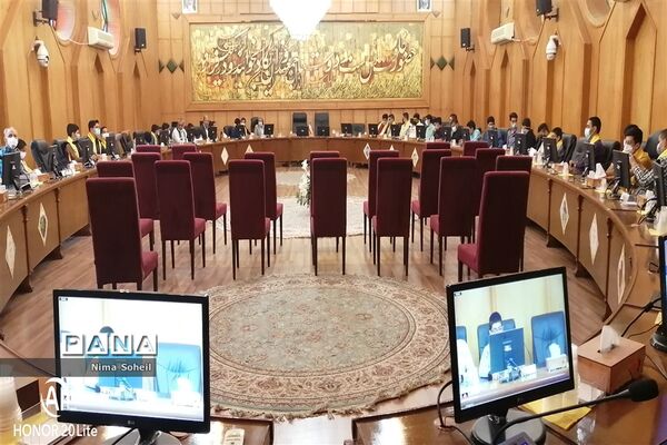 دیدار مدیرکل آموزش و پرورش فارس با جمعی از دانش‌آموزان پیشتاز