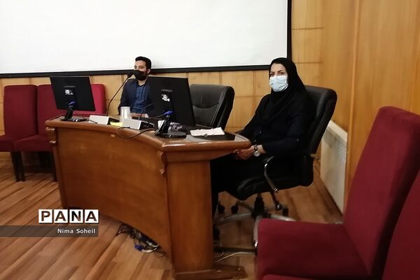 دیدار مدیرکل آموزش و پرورش فارس با جمعی از دانش‌آموزان پیشتاز