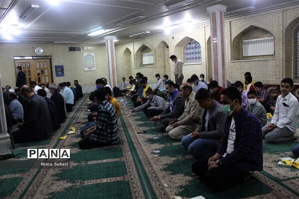 دیدار مدیرکل آموزش و پرورش فارس با جمعی از دانش‌آموزان پیشتاز