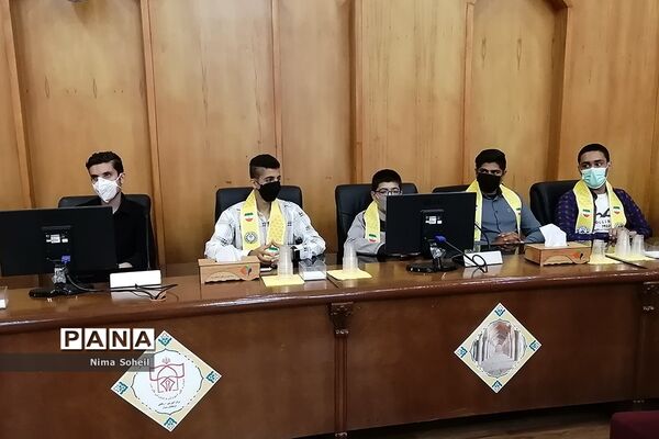 دیدار مدیرکل آموزش و پرورش فارس با جمعی از دانش‌آموزان پیشتاز