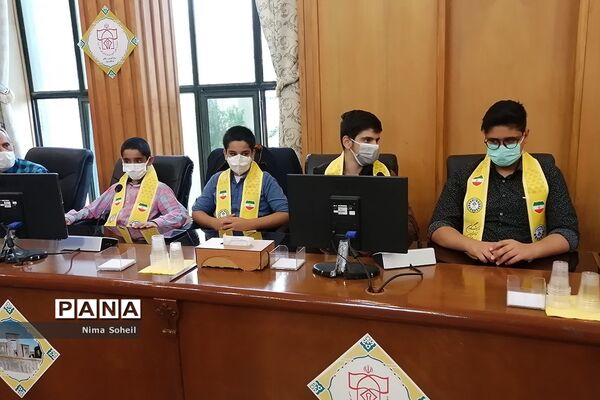 دیدار مدیرکل آموزش و پرورش فارس با جمعی از دانش‌آموزان پیشتاز