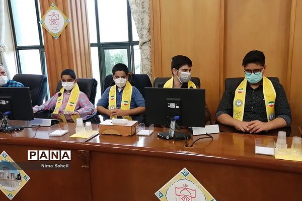 دیدار مدیرکل آموزش و پرورش فارس با جمعی از دانش‌آموزان پیشتاز