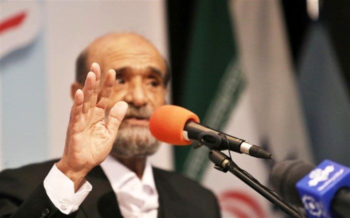 علی اکبر اوصانلو چهره هنر انقلاب استان زنجان در سال 1400 شد