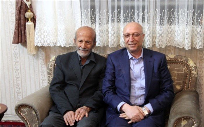 وزیر علوم با معلم کلاس اول خود در تفرش دیدار کرد