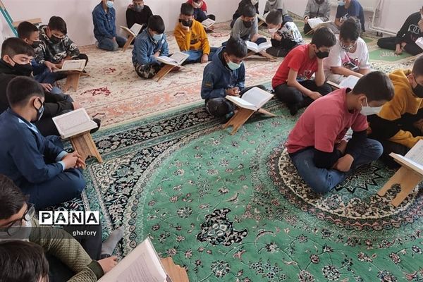 برگزاری محافل انس با قرآن به مناسبت ماه مبارک رمضان در مدارس دماوند