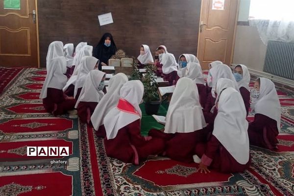 برگزاری محافل انس با قرآن به مناسبت ماه مبارک رمضان در مدارس دماوند