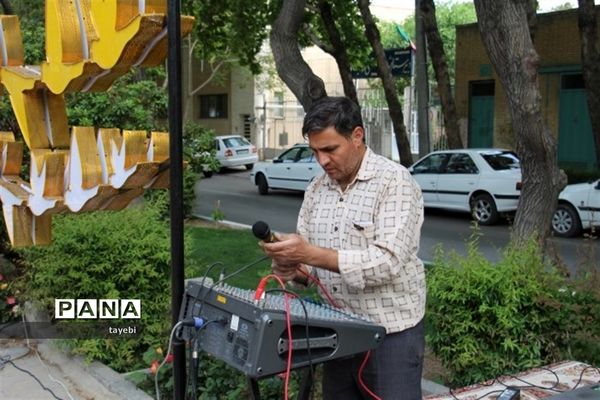 برگزاری مراسم معنوی محفل انس با قرآن دانش‌آموزی در اصفهان