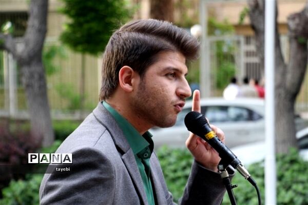 برگزاری مراسم معنوی محفل انس با قرآن دانش‌آموزی در اصفهان