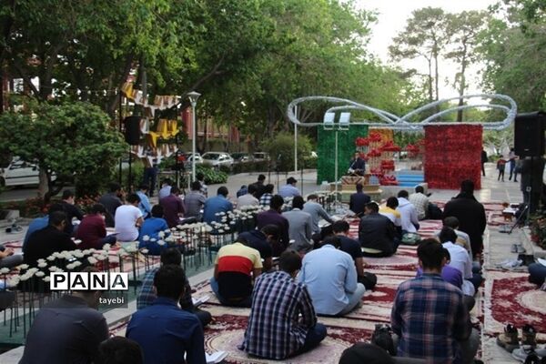 برگزاری مراسم معنوی محفل انس با قرآن دانش‌آموزی در اصفهان