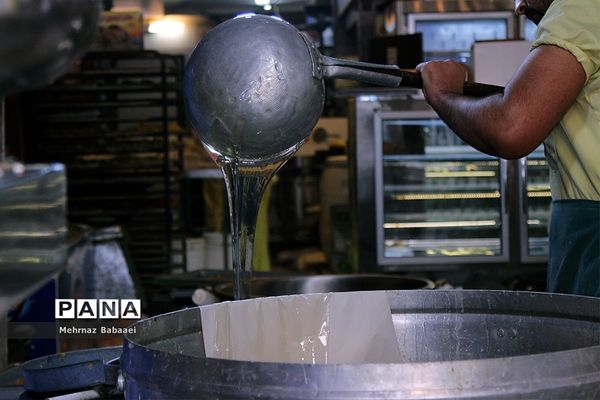 پخت زولبیا و بامیه در ایام ماه رمضان