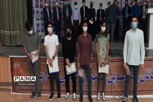 تقدیر از دانش‌آموزان برگزیده مسابقات فرهنگی، قرآن، عترت و نماز در بندرامام خمینی (ره)