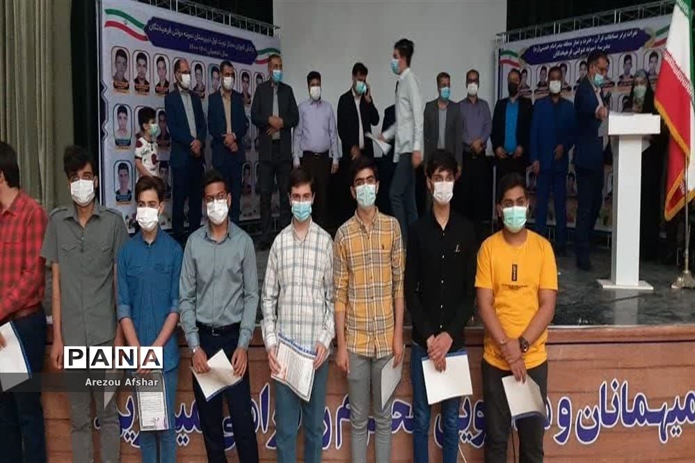 تقدیر از دانش‌آموزان برگزیده مسابقات فرهنگی، قرآن، عترت و نماز در بندرامام خمینی (ره)