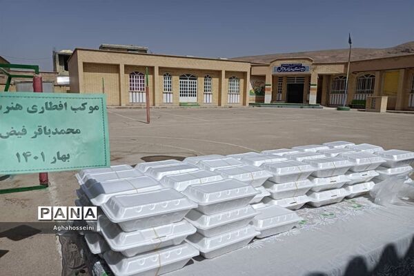 برپایی سفره افطار در موکب‌های افطاری و محفل انس با قرآن مدارس ناحیه 4 شیراز