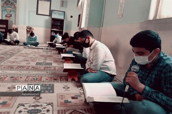 برپایی سفره افطار در موکب‌های افطاری و محفل انس با قرآن مدارس ناحیه 4 شیراز