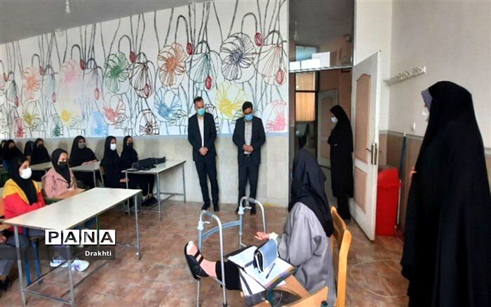 معلمان اسوه گذشت، ایثار و دلسوزی هستند