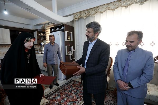 دیدار سرپرست معاونت پرورشی با برگزیدگان مسابقات بین المللی قرآن دانش‌آموزان جهان اسلام