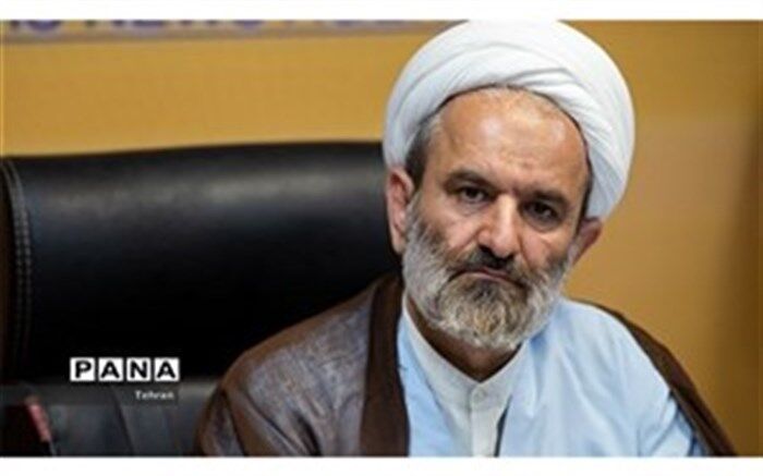 دشمنان با امپراطوری رسانه‌ای خود درصددند، جای حق را با باطل عوض کنند