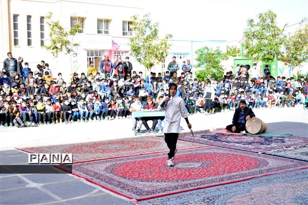 شاهنامه‌خوانی خیابانی دانش‌آموزان دبستان سلمان چرمهین