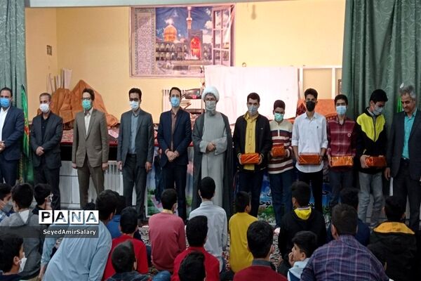 جشن تکلیف دانش‌آموزان دبیرستان پسرانه شاهد امام صادق (ع)کاشمر