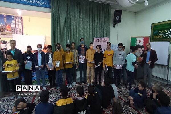 جشن تکلیف دانش‌آموزان دبیرستان پسرانه شاهد امام صادق (ع)کاشمر