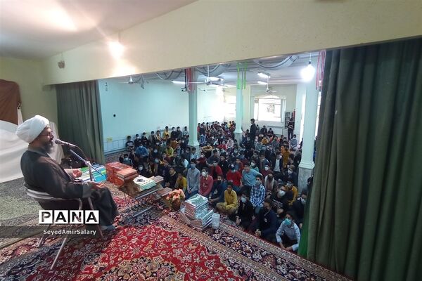 جشن تکلیف دانش‌آموزان دبیرستان پسرانه شاهد امام صادق (ع)کاشمر