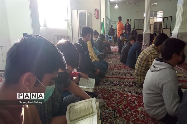 جشن تکلیف دانش‌آموزان دبیرستان پسرانه شاهد امام صادق (ع)کاشمر
