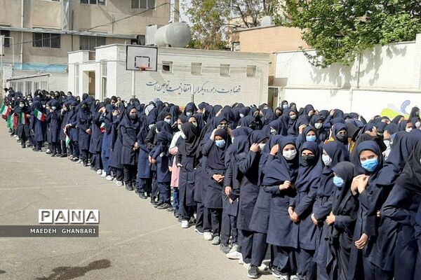 مراسم استقبال دانش‌آموزان از پیکر شهید گمنام در دبیرستان مسلم بن عوسجه  پردیس